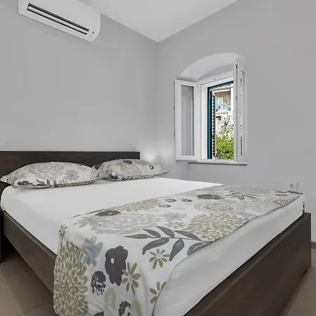 City Center Apartment Dvor Kalalarga Makarska Exterior foto